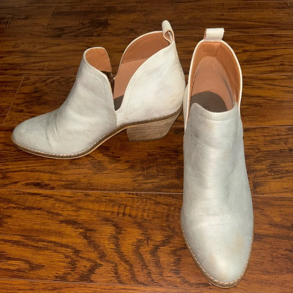 Boutique by Corky’s Metallic White Crocodile Printed Stassi Heeled Ankle Boots - Picture 2 of 6